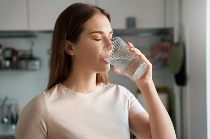 ¿Cuánta agua debes tomar al día? Guía práctica para cuidar tu salud