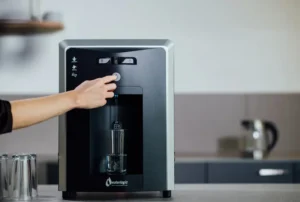 ¿Por qué las alternativas a botellones de agua son más sostenibles para tu empresa?